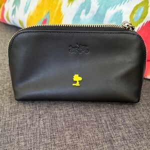 Coach Peanuts Black Cosmetic Bag with Yellow Woodstock LEATHER new